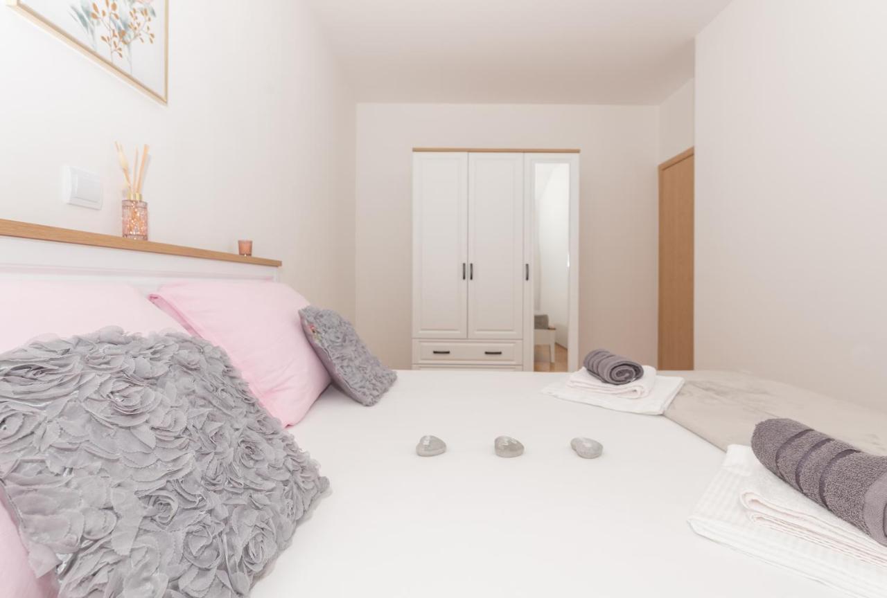 Deluxe 3 Bedroom Apartment With Sea View Башка-Вода Екстер'єр фото