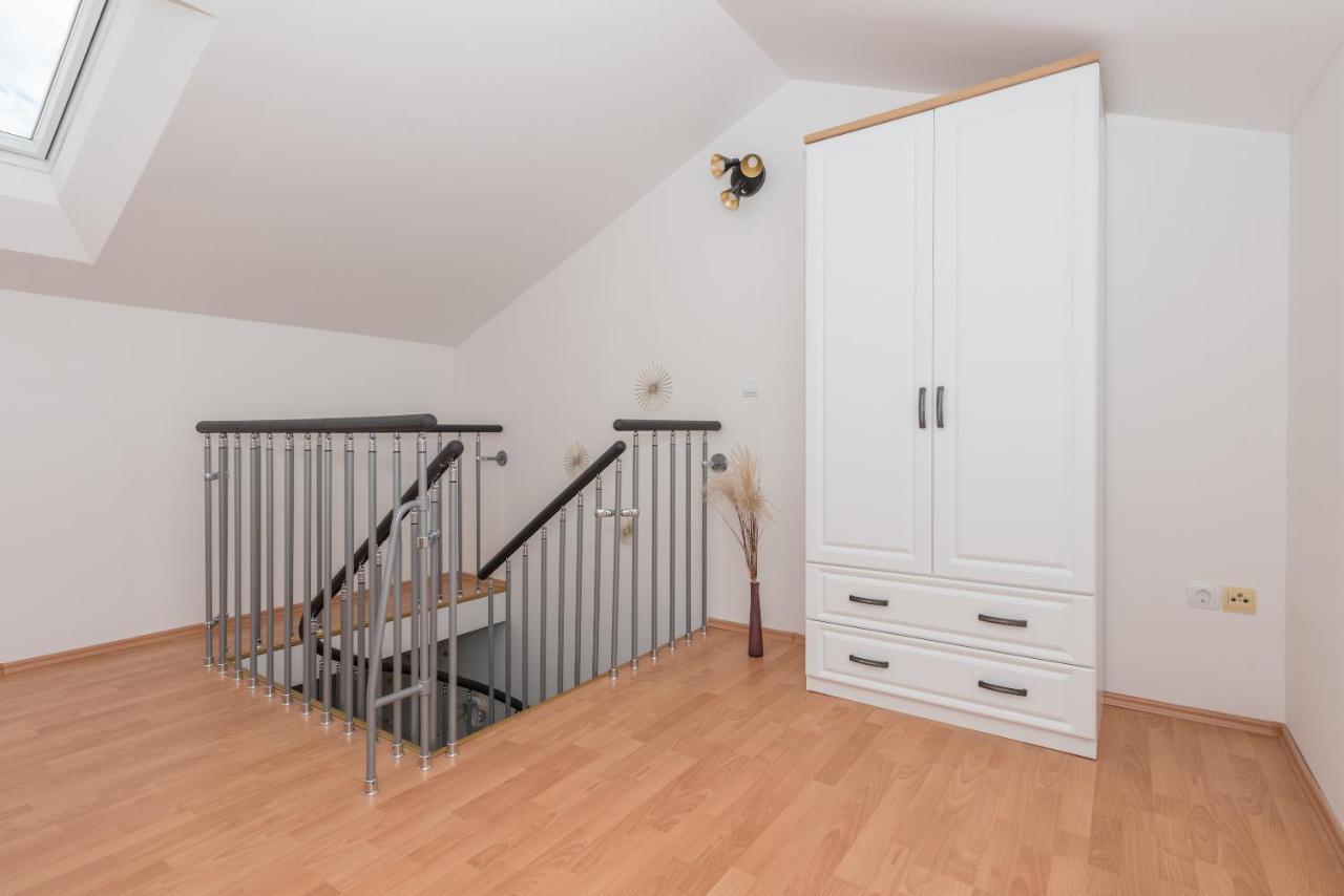 Deluxe 3 Bedroom Apartment With Sea View Башка-Вода Екстер'єр фото