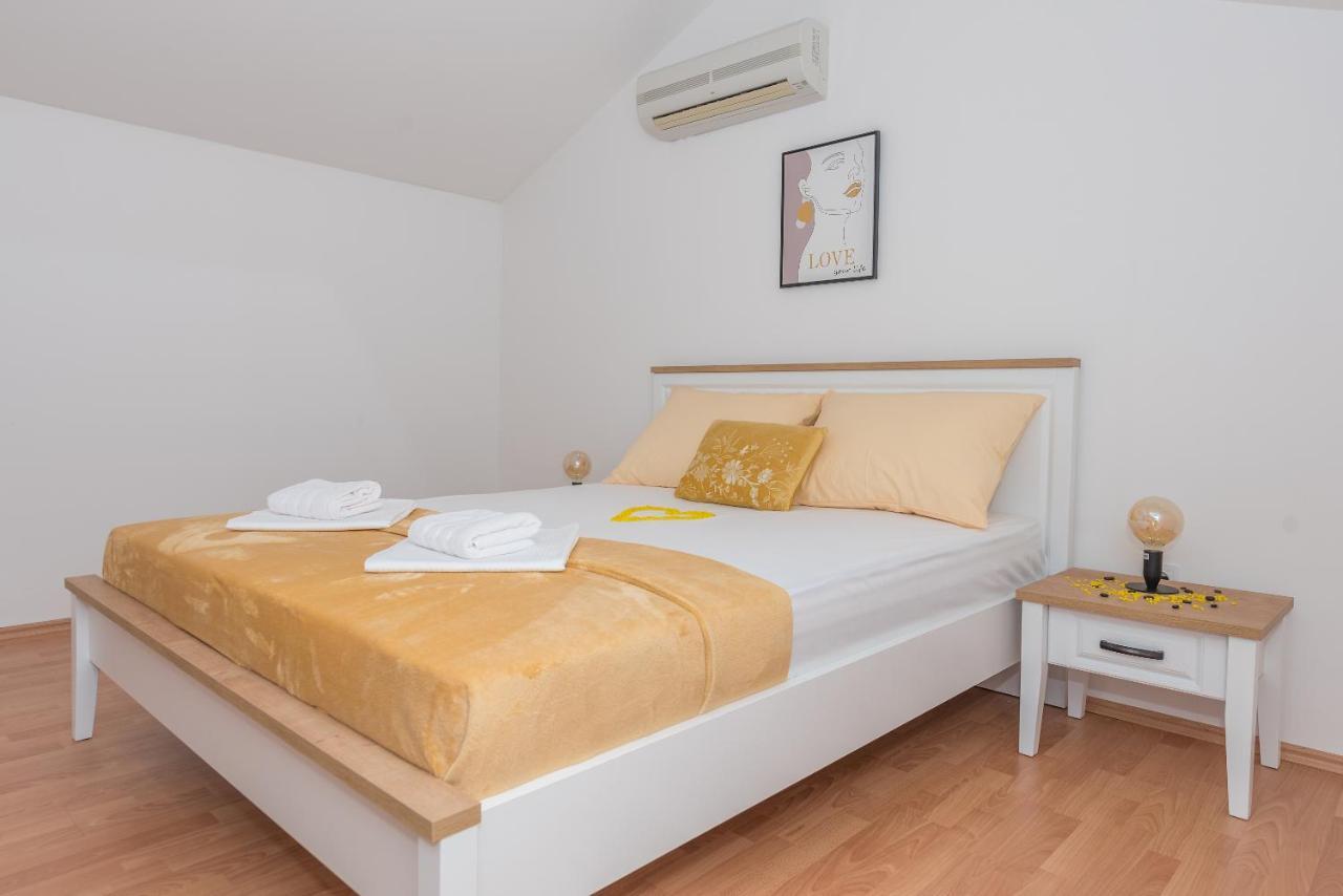 Deluxe 3 Bedroom Apartment With Sea View Башка-Вода Екстер'єр фото