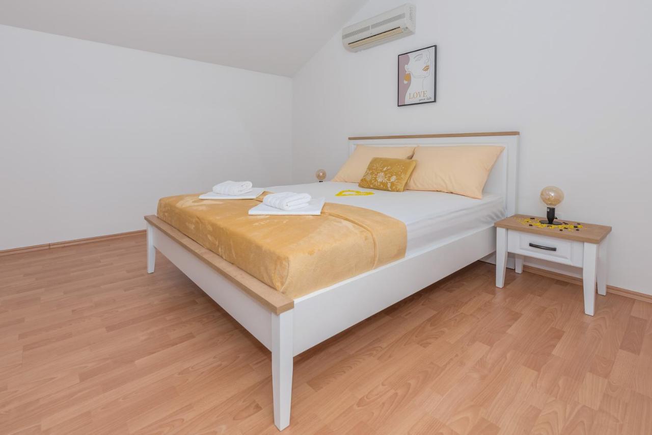 Deluxe 3 Bedroom Apartment With Sea View Башка-Вода Екстер'єр фото
