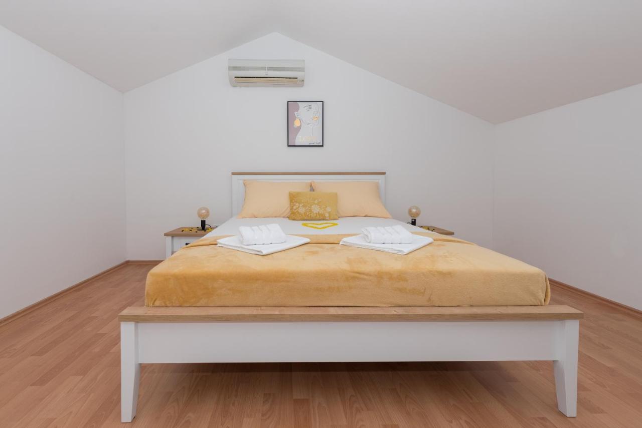 Deluxe 3 Bedroom Apartment With Sea View Башка-Вода Екстер'єр фото